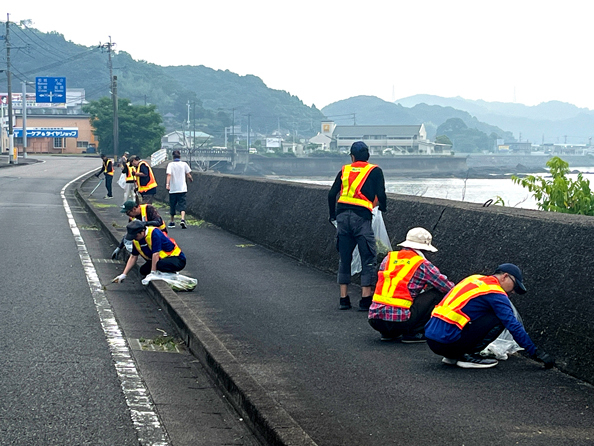 2250705 尾末海岸通り除草作業_作業写真