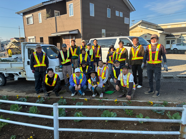 20251117 本社通り花植え集合写真
