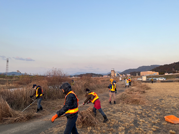 20260125_花物語駐車場草刈り_作業2